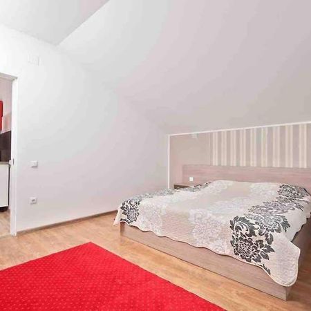 Dana Guest House Oradea Ngoại thất bức ảnh